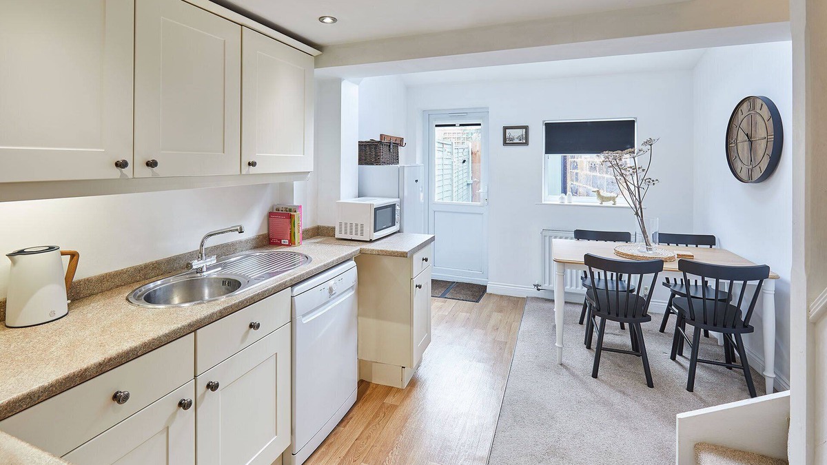 Great Ayton House | Host Stay Waterlily Cottage