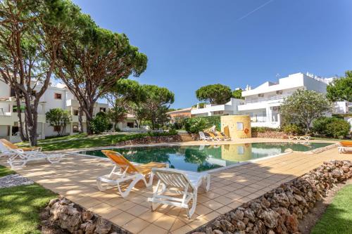 Aldeia das Acoteias Apartment | Host Wise - Fresh Sunny Flat with Pool & Terrace