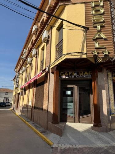 Cazalegas House | Hostal cazalegas