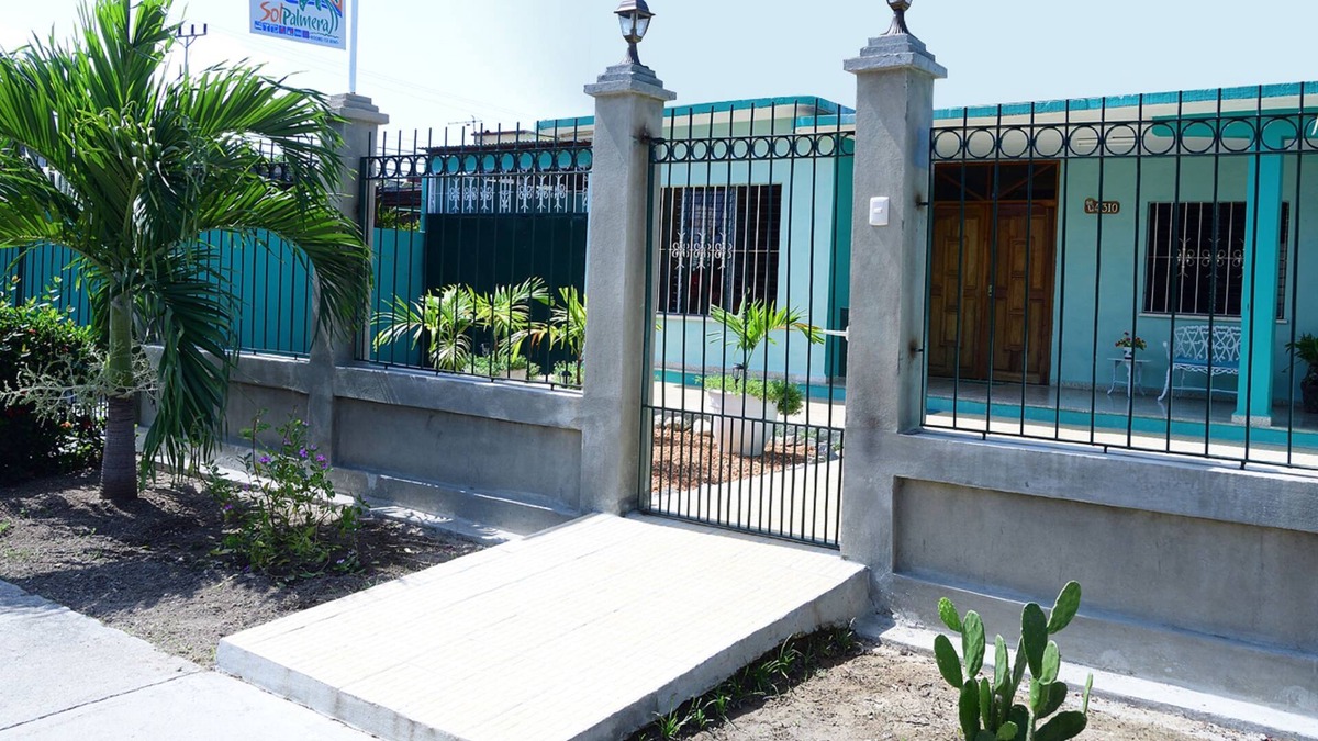 Cienfuegos Bed & Breakfast | Hostal Sol Palmera