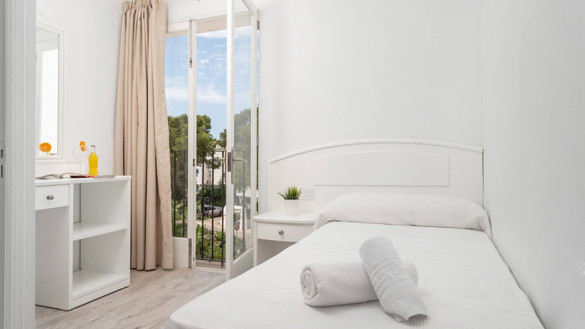 Cala d'Or Hotel | HOSTAL TALAMANCA HAB. INDIVIDUAL - Modern hostel recently refurbished very close to the be