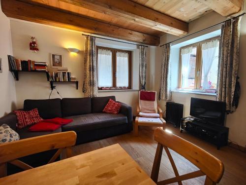 Cesana Torinese Apartment | Hostdomus - Via Roma Suite