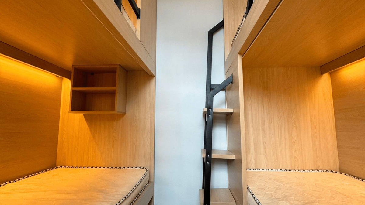 Rama 9 Hotel | Hostel in Bangkok with single suite and bunkbed room with free Wi-Fi.