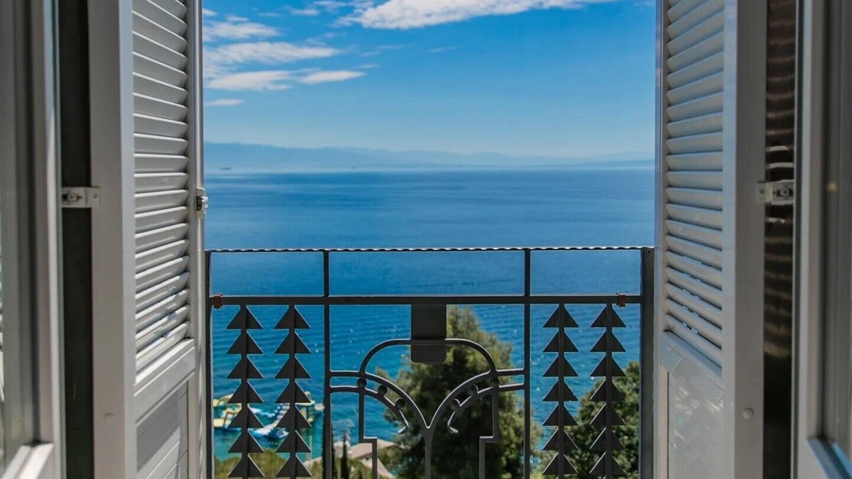 Lovran Hotel | Hostel Link