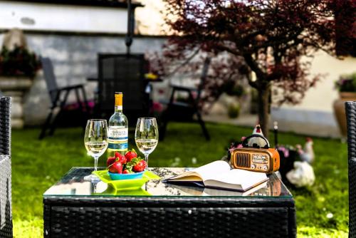 San Giuliano Terme Apartment | Hostly-Garden House Metato-Apartment with Garden, 15min from sea