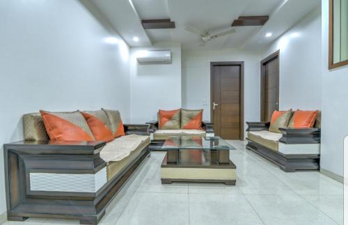 Kalkaji Apartment | Hostmystay-3bhk Nehru place! Park