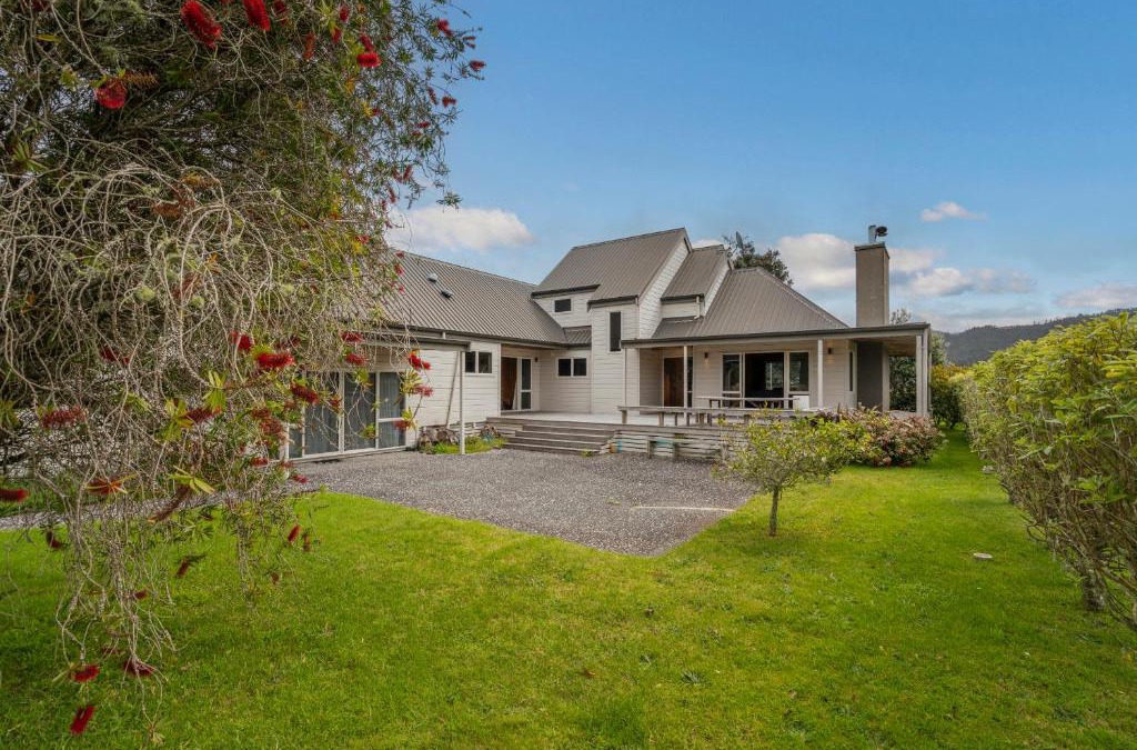 Tairua House | Hosts on the Coast Estuary Views Tairua