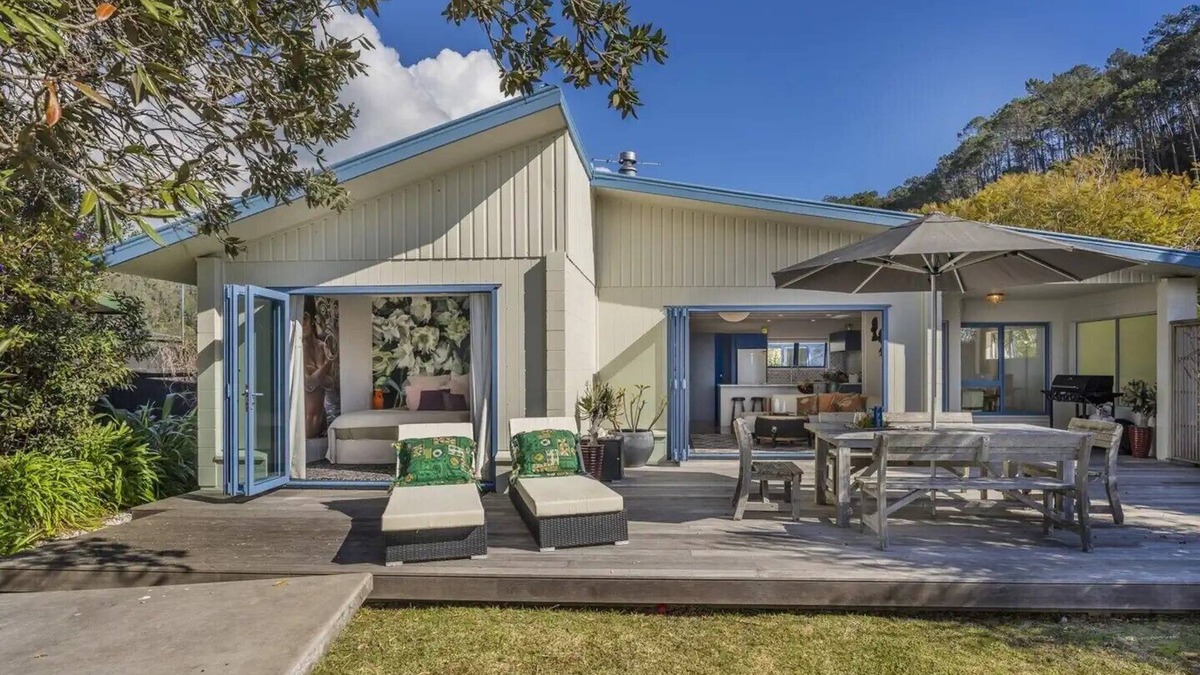 Hahei House | Hosts on the Coast Seaview Oasis