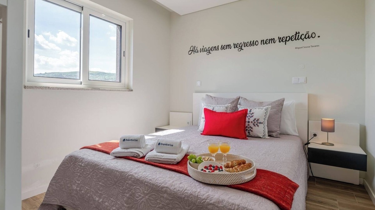 Miguas House | HostWise – Douro View Villa w/10 Suites and Pool