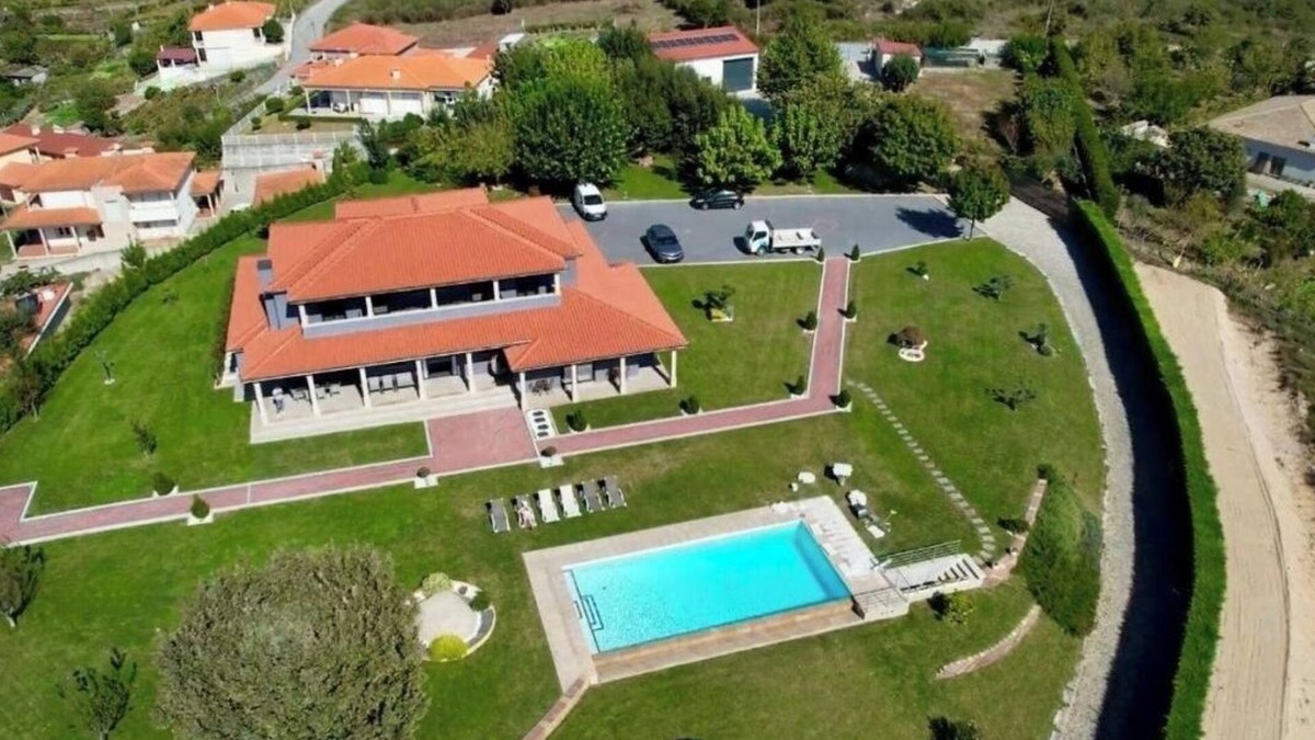 Miguas House | HostWise – Douro View Villa w/10 Suites and Pool