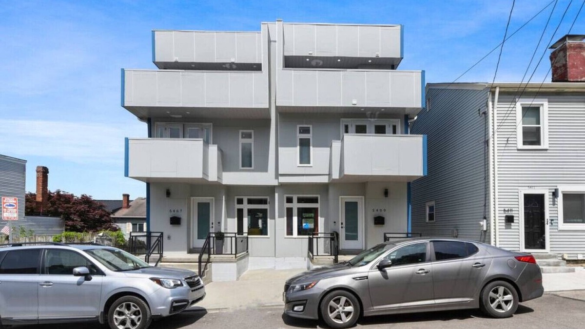 Lawrenceville House | ★ HostWise Stays ★ Sleeps 20! Huge Duplex - Luxe Homes! 8k+ Sq Ft!