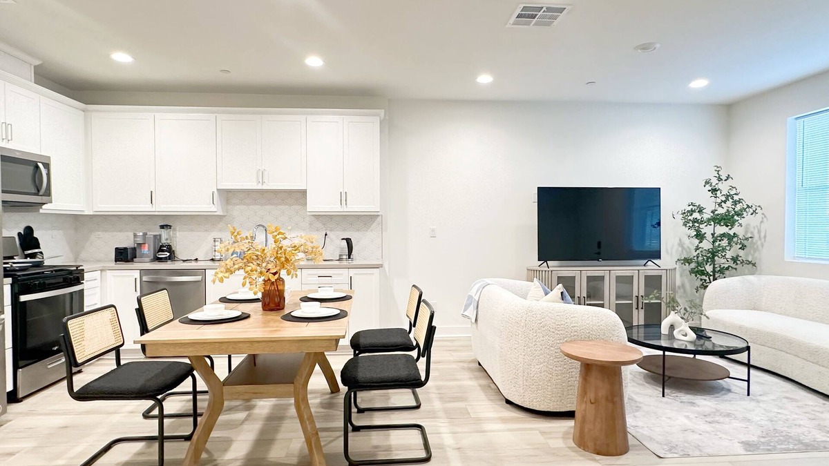 Ontario House | Hot pool comfort 3 bedroom and 3 bath Villa close to Ontario airport
