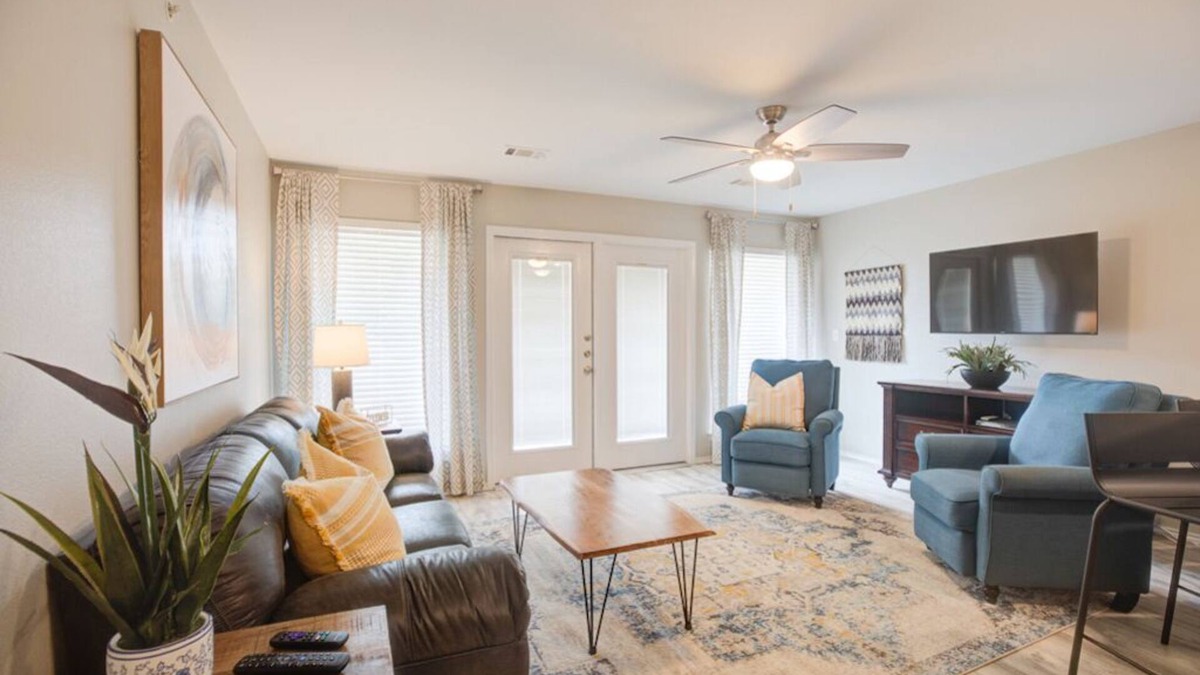 New Braunfels Condo | Hot Spot on the Guadalupe Pools Hot Tubs Tubing