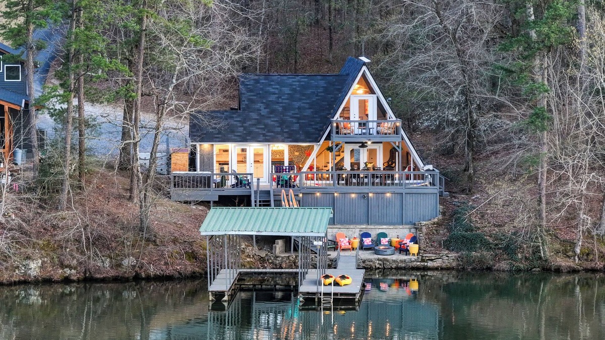 Mid America Cabin | Hot Springs Hideaway - Lakefront/Private Dock/Hot Tub/Sauna/Kayaks