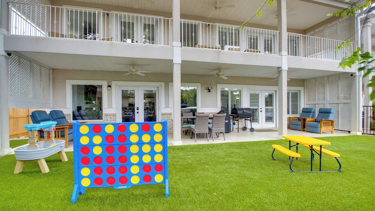 Hot Springs Condo | Hot Springs Retreat w/Fireplace on Lake!
