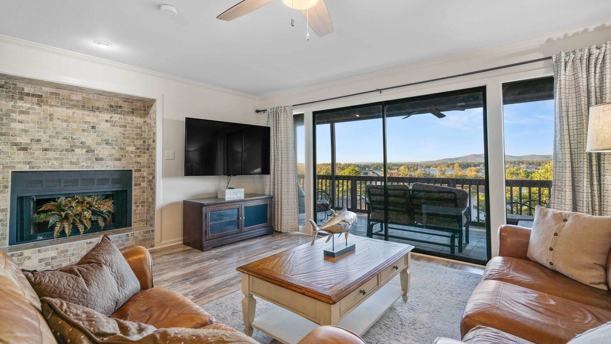 Lake Hamilton Condo | Hot Springs Vacation Rental w/Game Room!