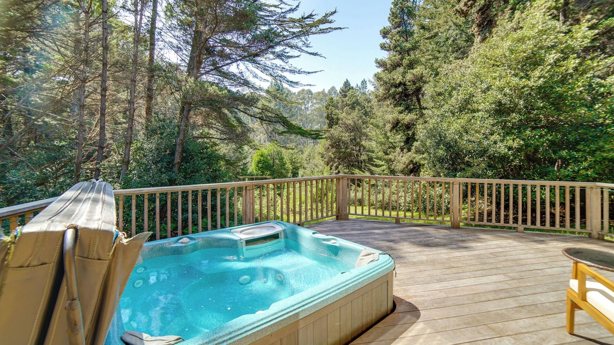 Fort Bragg Cabin | Hot Tub, 1 Mi to Beach: 12-Acre Fort Bragg Cabin!
