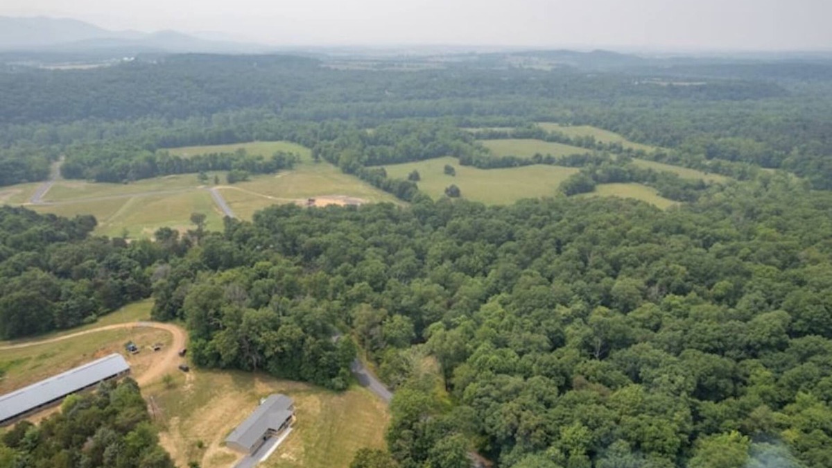 Luray House | Hot tub, 180 acres, river access