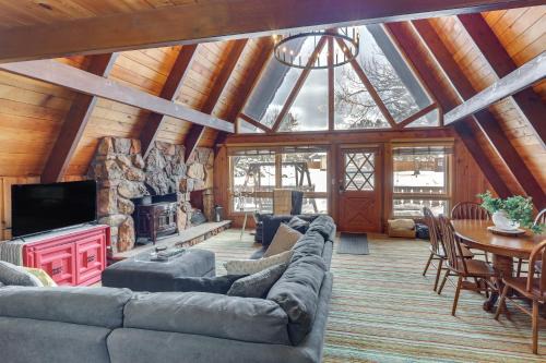 Red Lodge House | Hot Tub and Fire Pit Cozy Cabin in Red Lodge!