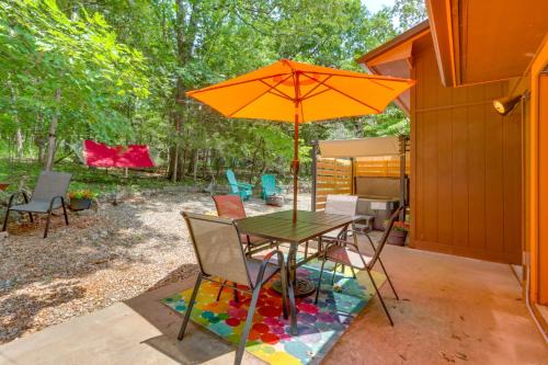 Eureka Springs House | Hot Tub and Fire Pit Holiday Island Getaway!