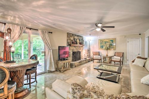 Hot Springs House | Hot Tub and Yard Spacious Hot Springs Home!