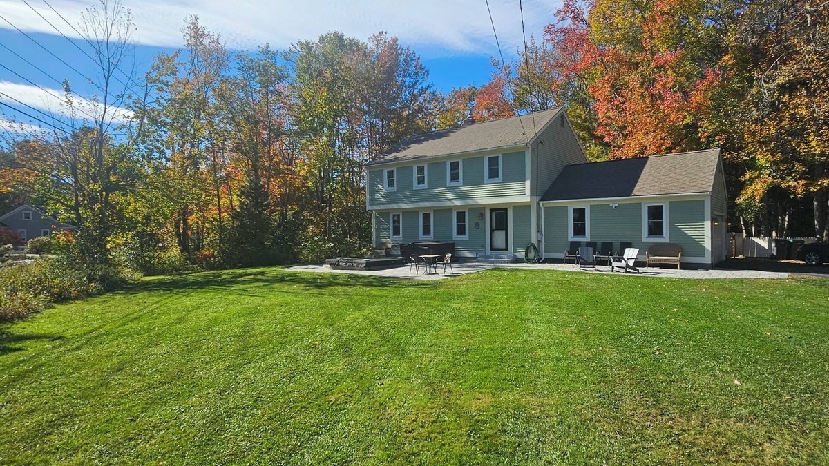 Kennebunk House | Hot tub, big PATIO private yard, fire pit, 1mile to beaches and shops/dining.