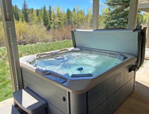 Silverthorne House | Hot Tub, Blue River in Backyard, Close to 5 Ski Resorts, On Free Bus Route, New Listing