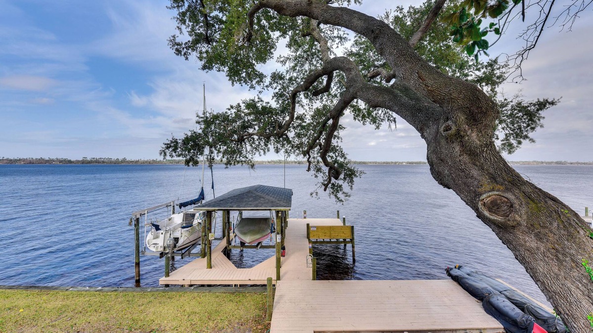 Panama City House | Hot Tub & Boat Dock: Getaway on Deerpoint Lake!