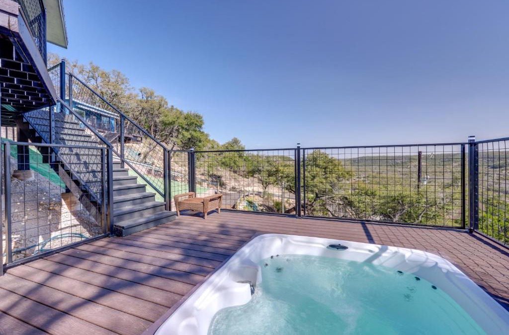 Canyon Lake House | Hot Tub, Boat Ramp Cabin Close to Canyon Lake