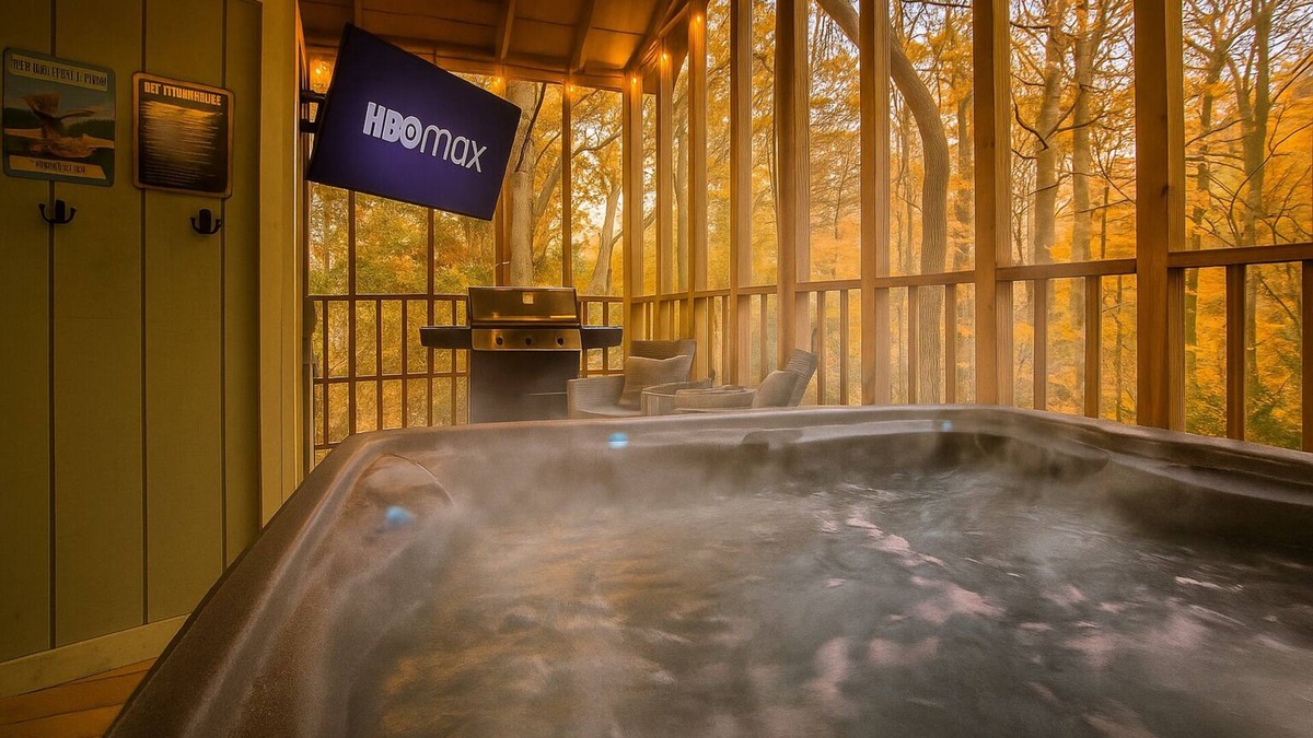 Sautee Nacoochee Cabin | Hot Tub Cabin Near Waterfalls & 6 Mi to Helen