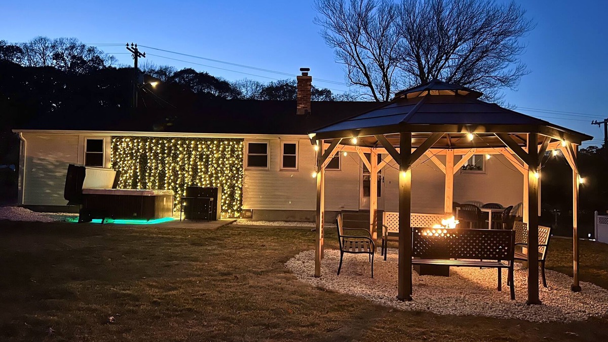 Montville House | Hot Tub & Cloud Ceiling House