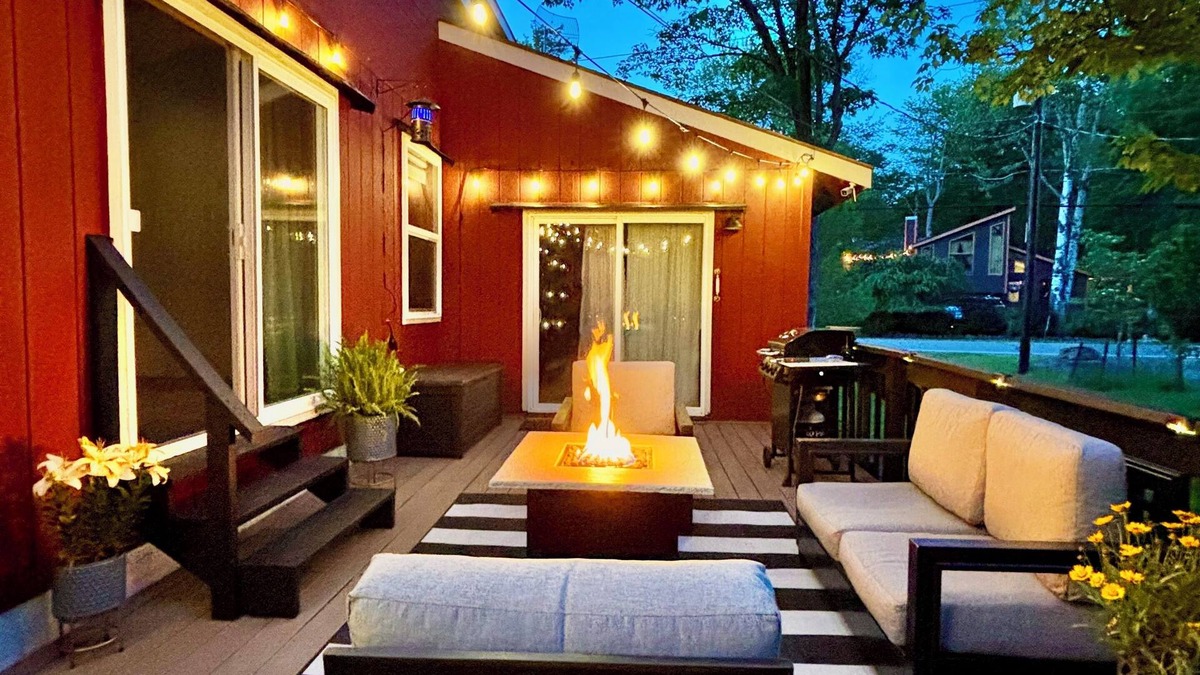 Tobyhanna Cabin | HOT TUB! Deck, Yard, Fire pits, Borders State Park!