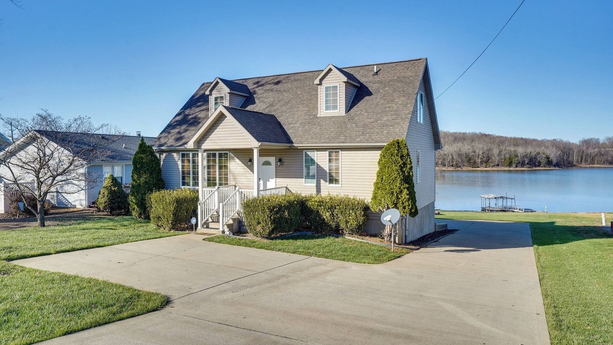 Cadiz House | Hot Tub, Dock & Views: Waterfront Home in Cadiz!