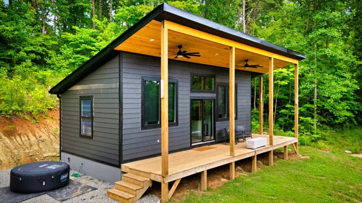 Stanton Cabin | Hot Tub Escape | Sleep 3 | Modern Cabin | Fire Pit