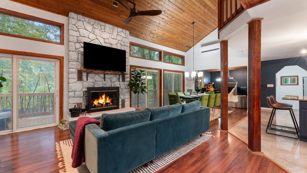 East Stroudsburg House | Hot Tub, Fire Pit, Games! Poconos Private Retreat