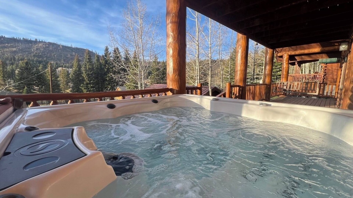 Mammoth Creek Cabin | Hot Tub+Fire pit under the stars at Panguitch Lake