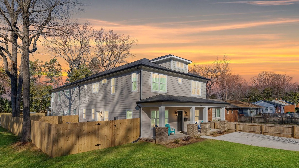 Charlotte House | Hot Tub Fire Pit Chef’s Kitchen Near Uptown