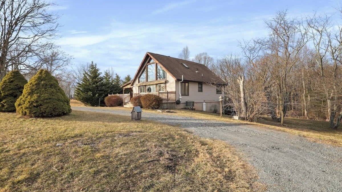 Berkeley Springs Cabin | Hot Tub, Fire Pit, Game Room, Family Getaway