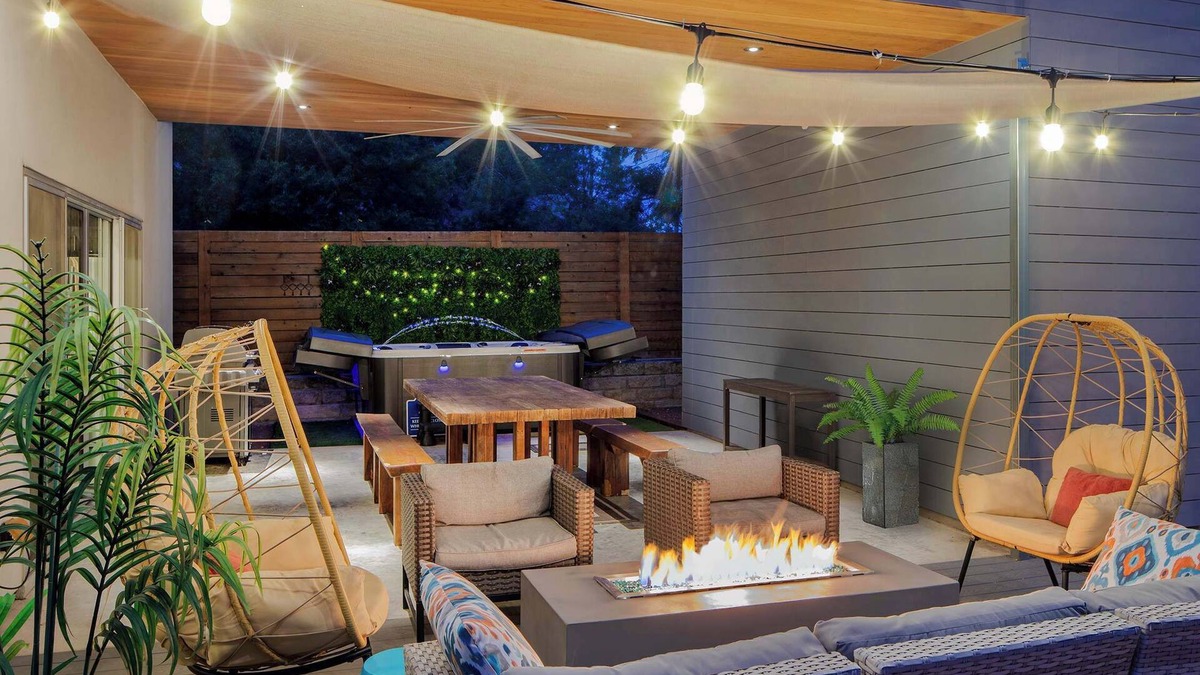 Swede Hill House | Hot tub, fire pit, game&yoga lawn, Walk to Dtown!
