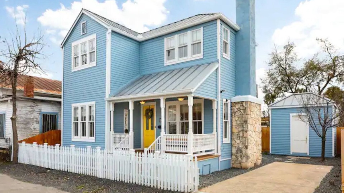 Southtown House | Hot Tub-Fire Pit - Modern 2BR - Steps to River Walk