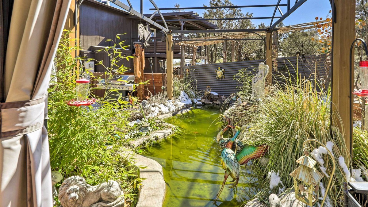 Payson Cottage | Hot Tub & Fire Pit: Pet-friendly Home in Payson