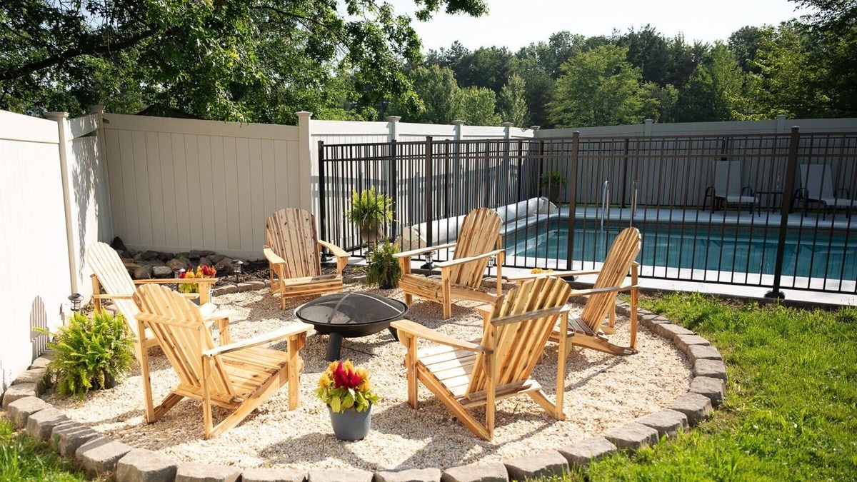 Geneva House | Hot Tub, Fire Pit, Private Backyard - Near Wineries & SPIRE
