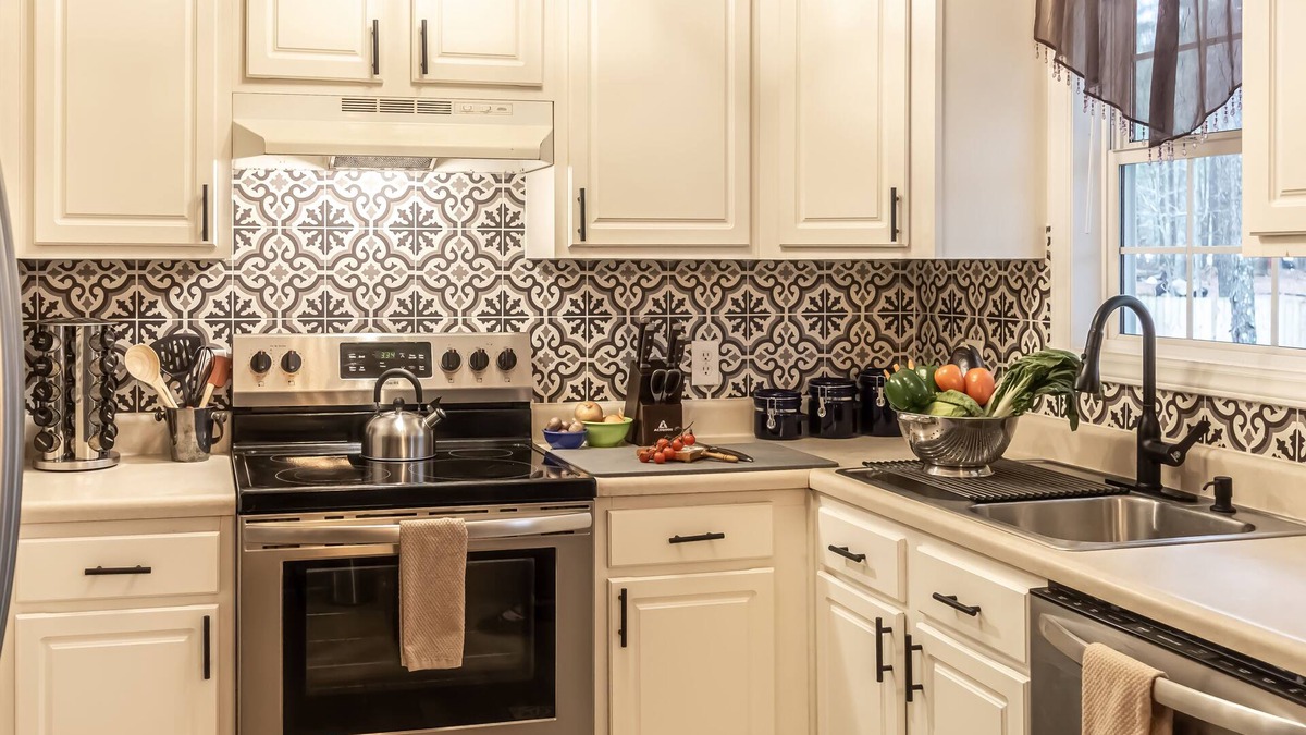 Clayton Cottage | Hot tub, firepit and masterfully decorated home.
