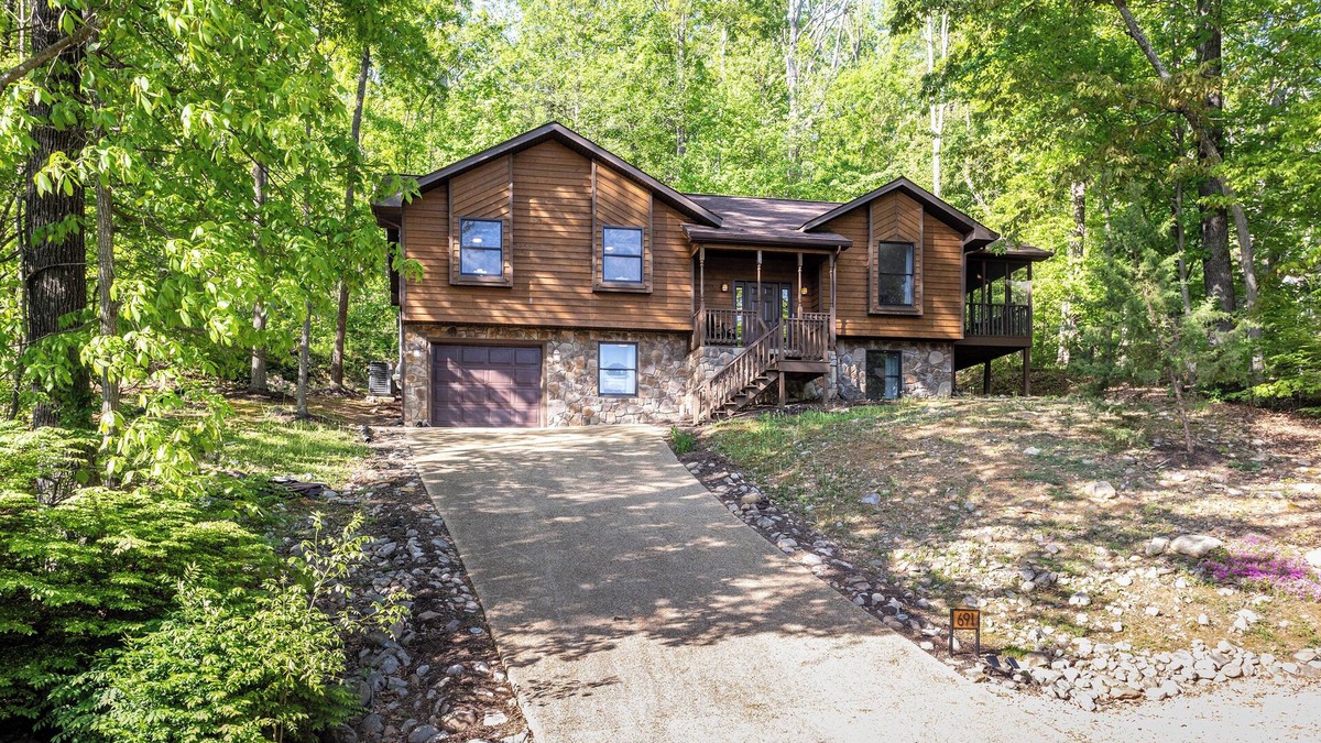 McGaheysville House | Hot Tub, Game Room & Mountain Views