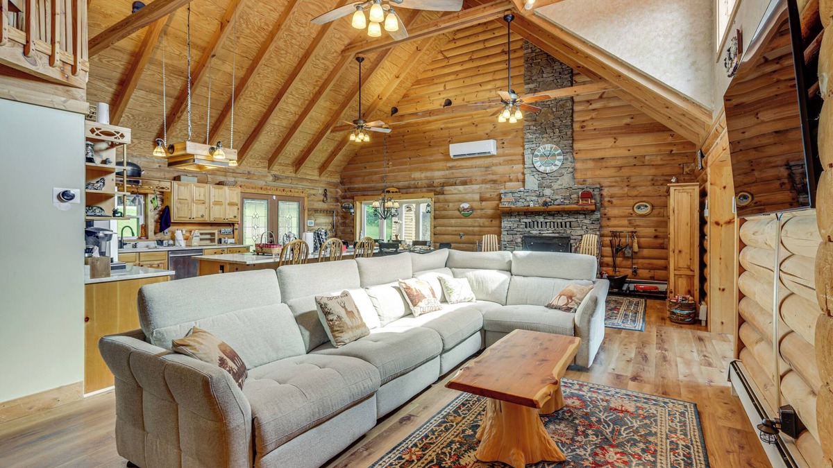 Crellin Cabin | Hot Tub, Game Room & Fall Views: Deep Creek Cabin