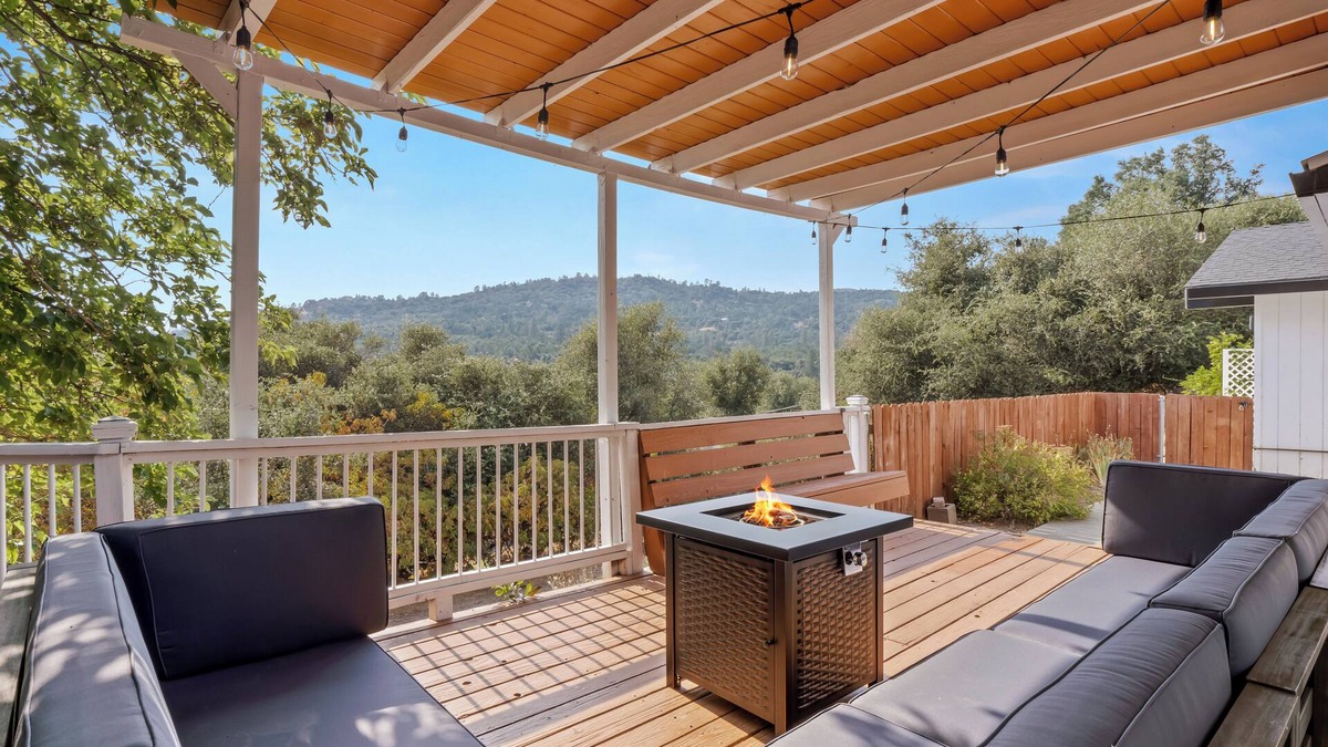 Yosemite Forks House | Hot Tub - Game Room - Fire Pit - 20 min 2 YosemitenEV Charger Level 2