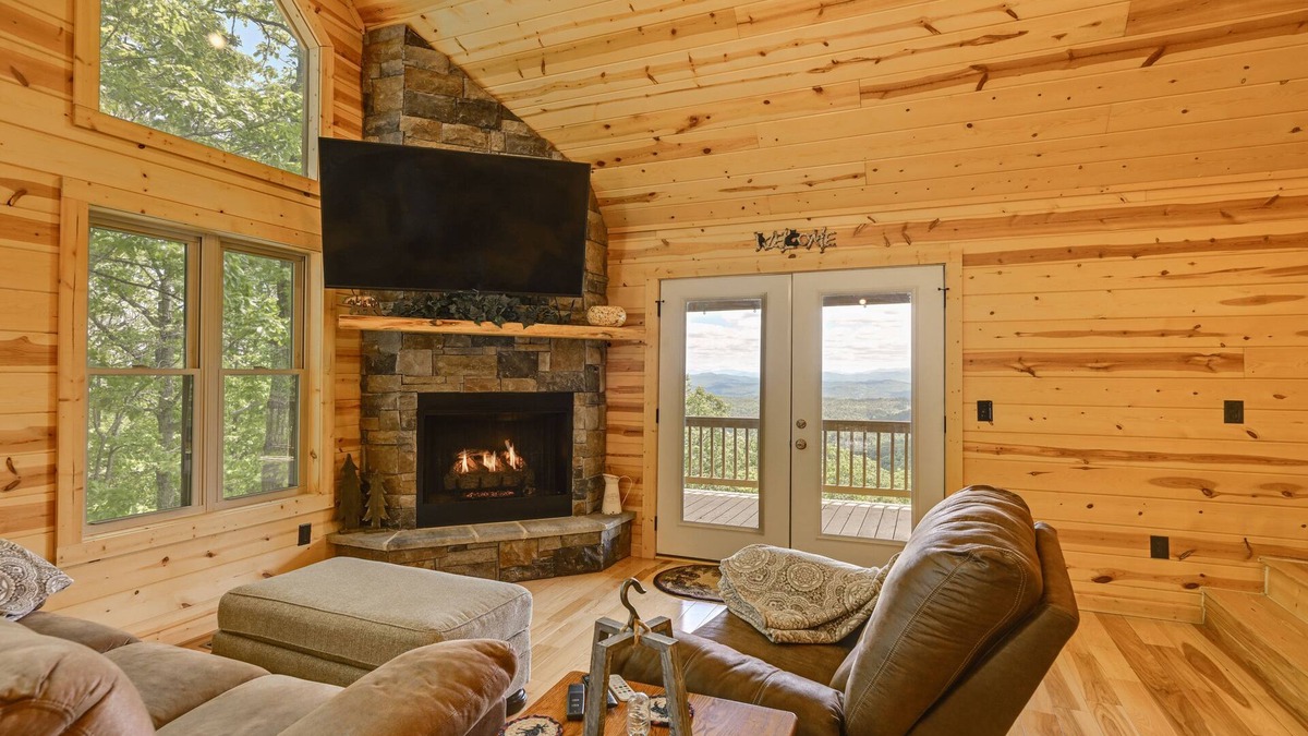 Unaka Cabin | Hot Tub & Game Room: Mountaintop Cabin in Murphy!