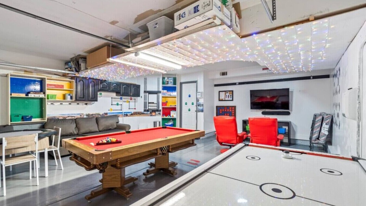 West Valley City House | Hot Tub Gameroom Great Location Sparkling Clean