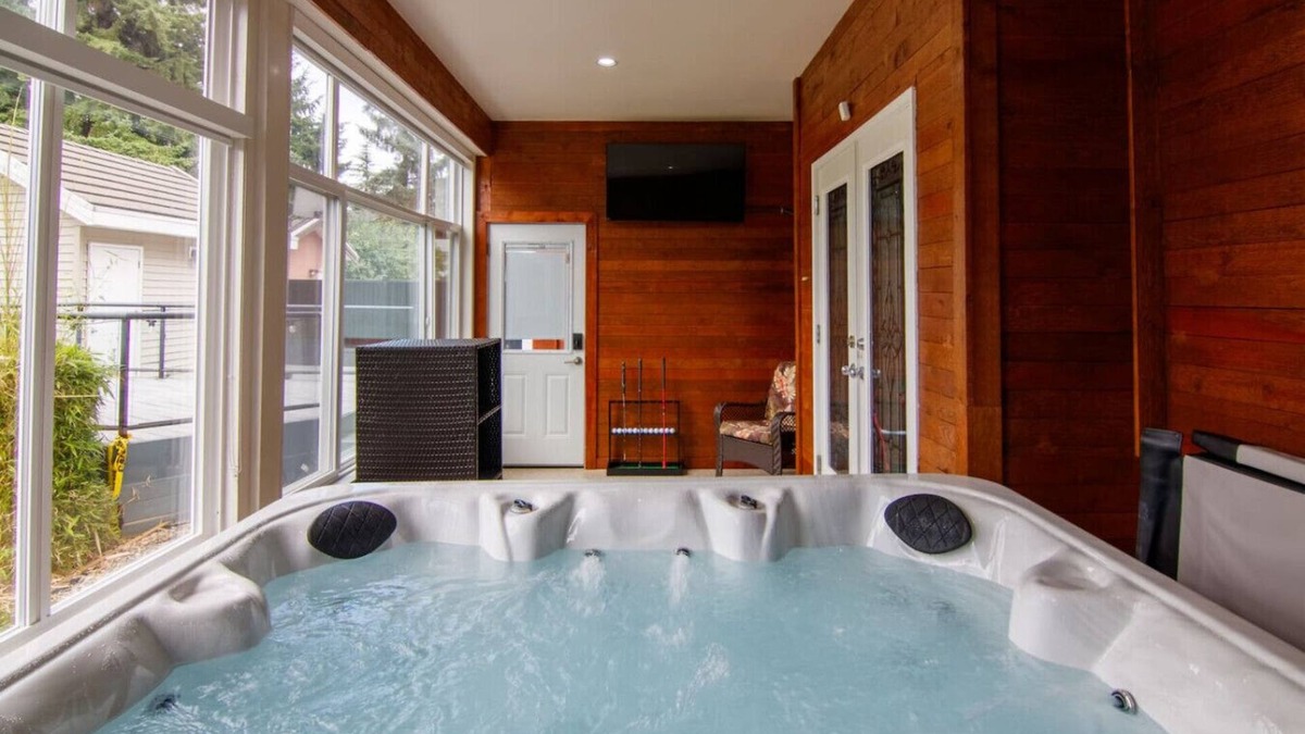 Delta House | Hot Tub | Games Room | King Bed