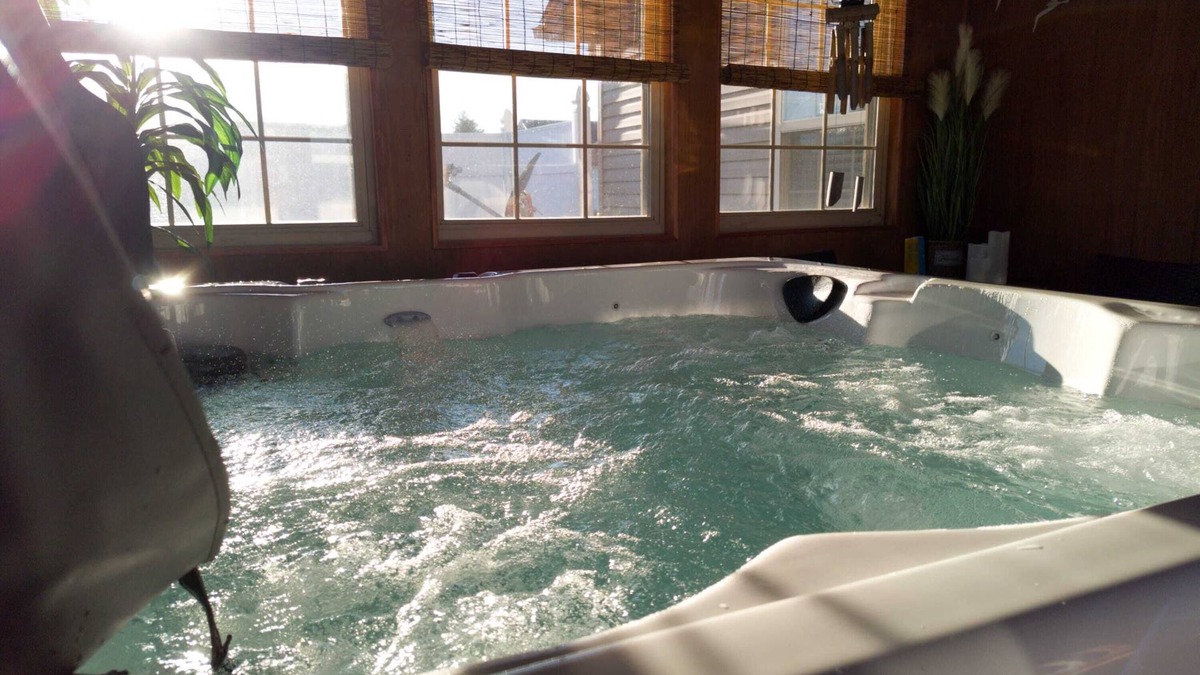 Jeffersonville House | Hot Tub Hideaway 3 BR
